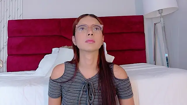 Snapshot of sara_saenz99 chatting on 11/28/25, 07:05 sara saenz99 online show from 11/28/25, 07:05