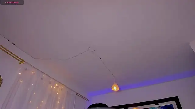 Scarlett 811 online show from 11/24/25, 08:08