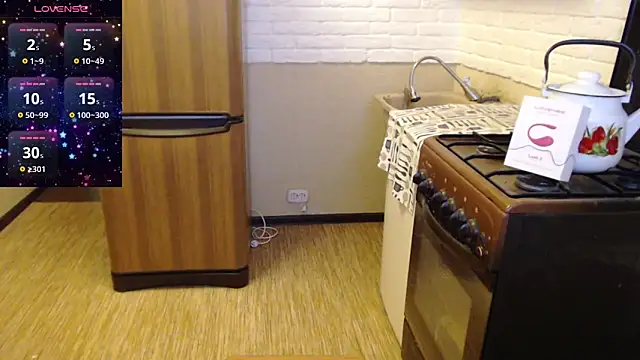 Snapshot of sweetpeash33 chatting on 12/16/24, 10:50 sweetpeash33 online show from 12/16/24, 10:50