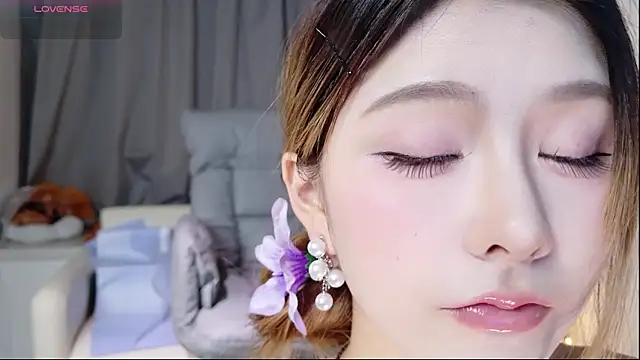 Snapshot of Momoever123456 chatting on 11/30/25, 02:32 Momoever123456 online show from 11/30/25, 02:32