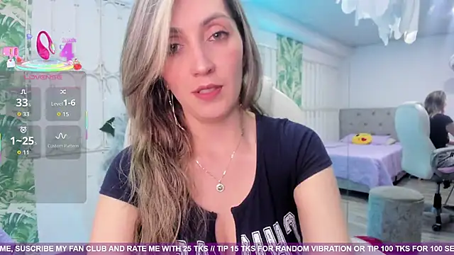 Snapshot of anny_sweet72 chatting on 10/24/25, 01:40 anny sweet72 online show from 10/24/25, 01:40