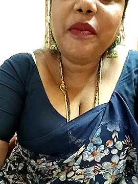 Snapshot of Swapna_143 chatting on 03/08/25, 04:28 Swapna 143 online show from 03/08/25, 04:28