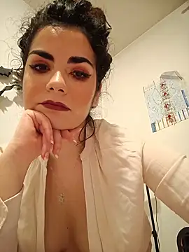 Snapshot of Saturnia_Yvonne chatting on 02/25/25, 06:31 Saturnia Yvonne online show from 02/25/25, 06:31