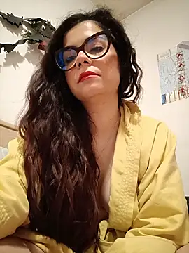 Snapshot of Saturnia_Yvonne chatting on 03/08/25, 11:39 Saturnia Yvonne online show from 03/08/25, 11:39