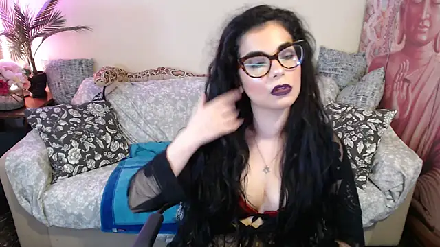 Snapshot of Saturnia_Yvonne chatting on 10/07/25, 02:47 Saturnia Yvonne online show from 10/07/25, 02:47