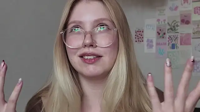 HoneyAudrey online show from 10/24/25, 03:25