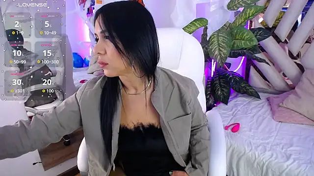 Snapshot of Camille_jhonson chatting on 10/15/25, 10:04 Camille jhonson online show from 10/15/25, 10:04