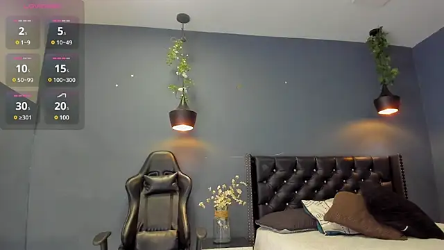Snapshot of Hannah_Miller__ chatting on 01/11/25, 11:34 Hannah Miller online show from 01/11/25, 11:34
