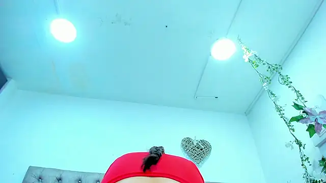 Hannah Miller   online show from 11/04/25, 05:34