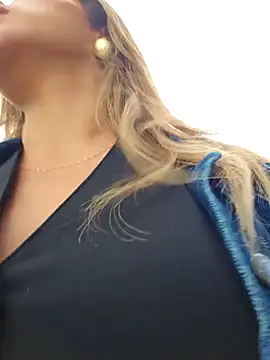 Karen San Miguel online show from 10/26/25, 08:04