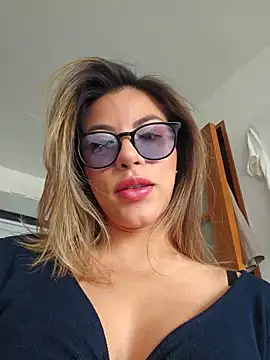 Karen San Miguel online show from 11/10/25, 07:46