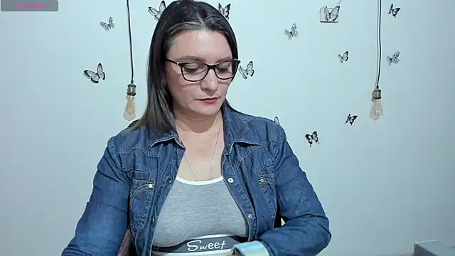 Amie Adams82  online show from 11/11/25, 03:23