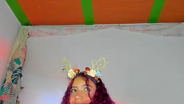 Snapshot of Dear_anne chatting on 12/21/24, 09:12 Dear anne online show from 12/21/24, 09:12