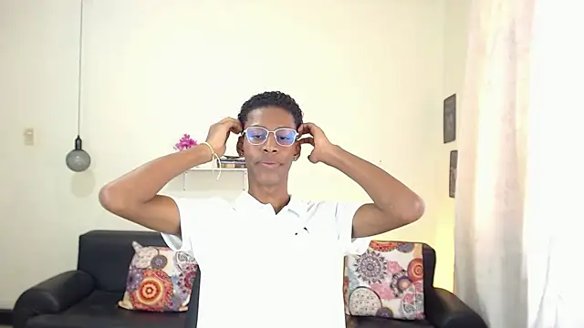 Snapshot of maiki18_ chatting on 02/03/25, 04:52 maiki18 online show from 02/03/25, 04:52