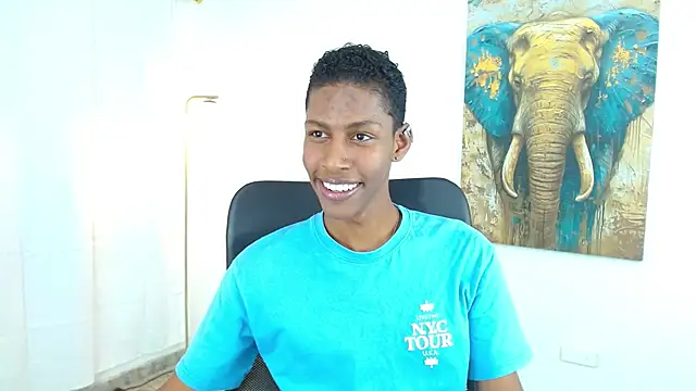Snapshot of maiki18_ chatting on 10/03/25, 08:39 maiki18 online show from 10/03/25, 08:39