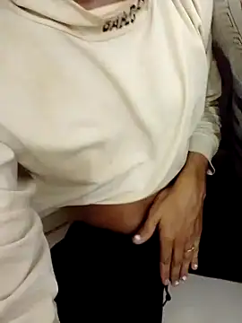 Snapshot of hannabigdirty chatting on 01/05/25, 03:32 hannabigdirty online show from 01/05/25, 03:32