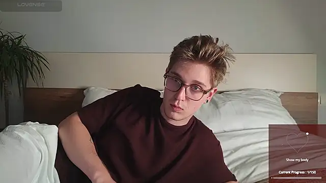 Snapshot of Shirizi chatting on 11/12/25, 06:19 Shirizi online show from 11/12/25, 06:19