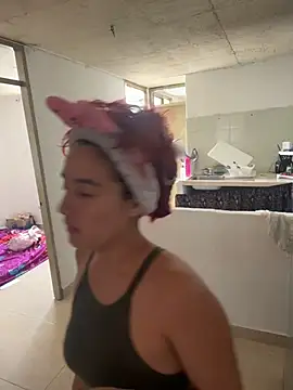 Snapshot of Ari_Baker chatting on 10/24/25, 04:36 Ari Baker online show from 10/24/25, 04:36