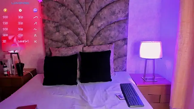 Snapshot of Ari_Baker chatting on 11/20/25, 08:30 Ari Baker online show from 11/20/25, 08:30