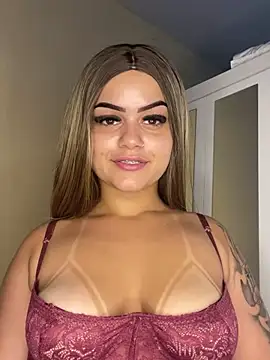 Snapshot of Lolacavalona chatting on 12/05/24, 02:00 Lolacavalona online show from 12/05/24, 02:00