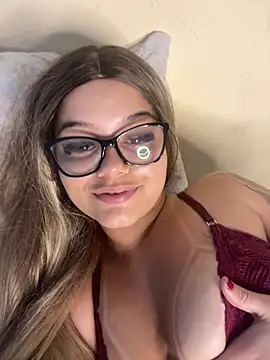 Snapshot of Lolacavalona chatting on 12/16/24, 05:17 Lolacavalona online show from 12/16/24, 05:17