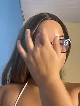 Snapshot of Lolacavalona chatting on 12/20/24, 09:28 Lolacavalona online show from 12/20/24, 09:28