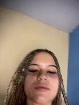 Snapshot of Lolacavalona chatting on 03/08/25, 11:18 Lolacavalona online show from 03/08/25, 11:18