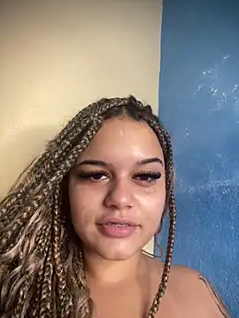 Snapshot of Lolacavalona chatting on 03/17/25, 02:45 Lolacavalona online show from 03/17/25, 02:45