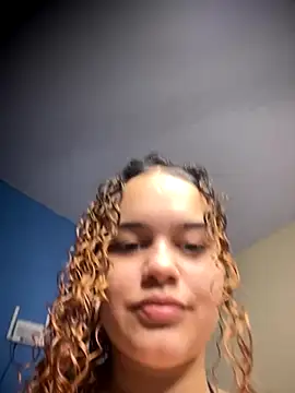 Snapshot of Lolacavalona chatting on 09/29/25, 04:56 Lolacavalona online show from 09/29/25, 04:56