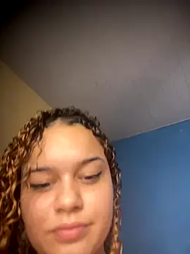 Snapshot of Lolacavalona chatting on 10/01/25, 06:03 Lolacavalona online show from 10/01/25, 06:03