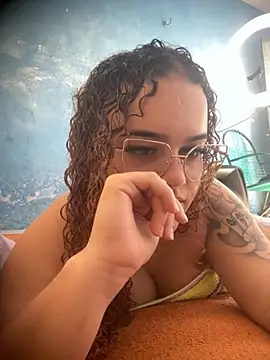 Snapshot of Lolacavalona chatting on 11/03/25, 05:03 Lolacavalona online show from 11/03/25, 05:03