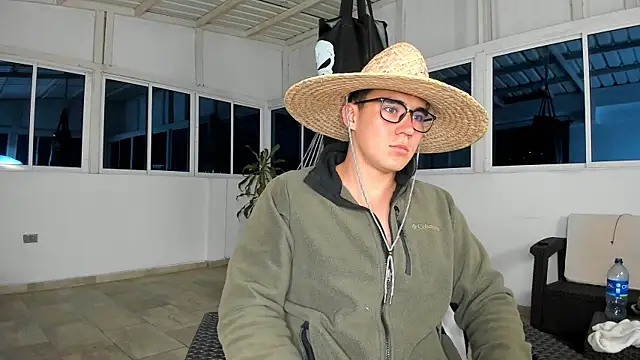 Snapshot of owengray2n chatting on 01/24/25, 01:56 owengray2n online show from 01/24/25, 01:56