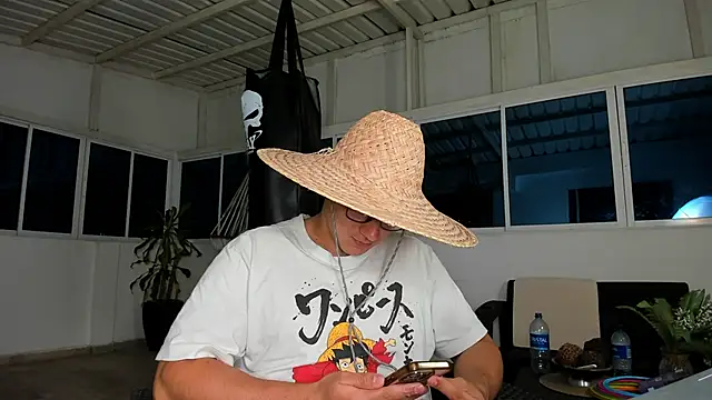 Snapshot of owengray2n chatting on 01/25/25, 02:04 owengray2n online show from 01/25/25, 02:04