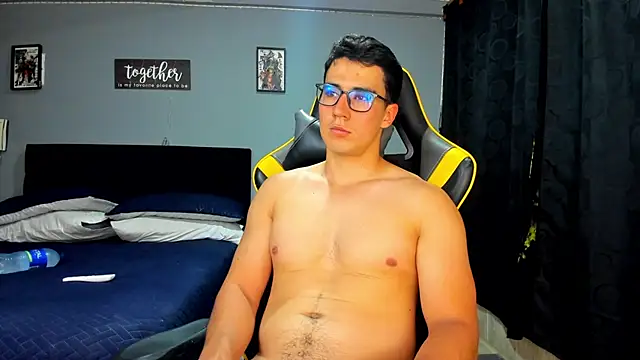 Snapshot of owengray2n chatting on 09/13/25, 02:11 owengray2n online show from 09/13/25, 02:11