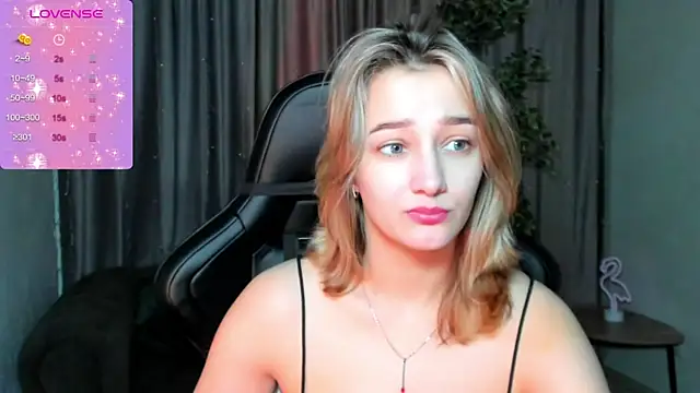 Snapshot of Sinty_Noria chatting on 01/14/25, 01:04 Sinty Noria online show from 01/14/25, 01:04