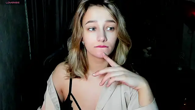 Snapshot of Sinty_Noria chatting on 02/19/25, 01:08 Sinty Noria online show from 02/19/25, 01:08