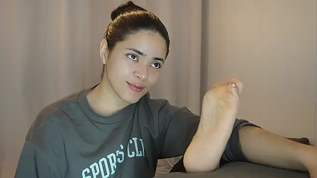 Snapshot of Feetgirl01 chatting on 03/13/25, 05:39 Feetgirl01 online show from 03/13/25, 05:39