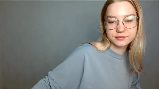 Snapshot of cindi_hot chatting on 03/01/25, 08:23 cindi hot online show from 03/01/25, 08:23