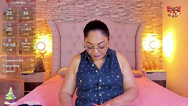 Snapshot of Gina_Myers chatting on 12/16/24, 06:38 Gina Myers online show from 12/16/24, 06:38