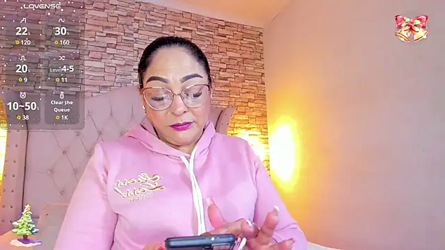 Snapshot of Gina_Myers chatting on 12/20/24, 12:49 Gina Myers online show from 12/20/24, 12:49