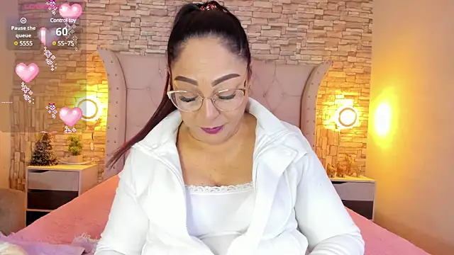 Snapshot of Gina_Myers chatting on 01/21/25, 12:39 Gina Myers online show from 01/21/25, 12:39