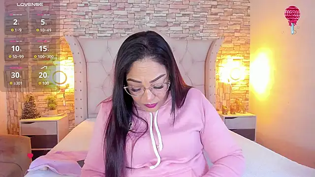 Snapshot of Gina_Myers chatting on 02/01/25, 12:37 Gina Myers online show from 02/01/25, 12:37