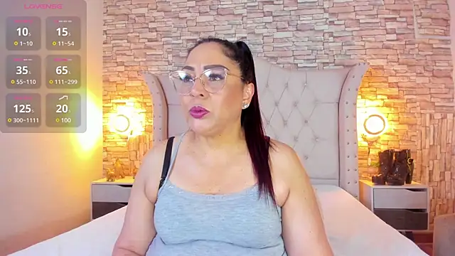 Snapshot of Gina_Myers chatting on 02/25/25, 12:34 Gina Myers online show from 02/25/25, 12:34