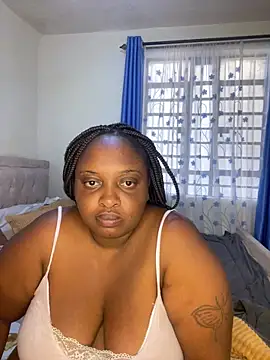 Snapshot of thickyelliana chatting on 03/03/25, 11:00 thickyelliana online show from 03/03/25, 11:00