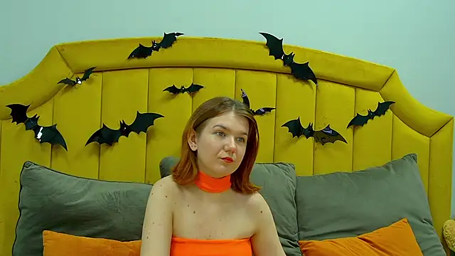 LessySmith online show from 10/31/25, 04:30