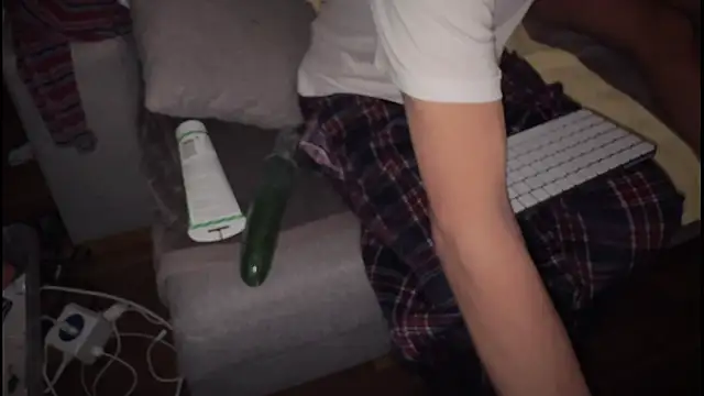 Snapshot of swissMen_DE chatting on 02/19/25, 05:05 swissMen DE online show from 02/19/25, 05:05