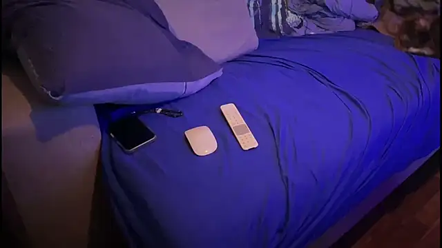 Snapshot of swissMen_DE chatting on 03/04/25, 10:05 swissMen DE online show from 03/04/25, 10:05