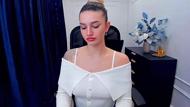 SelenaeMoore online show from 11/18/25, 07:40