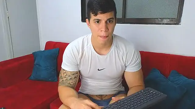 Snapshot of Ethanstill1 chatting on 12/29/24, 03:44 Ethanstill1 online show from 12/29/24, 03:44