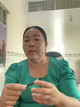 Snapshot of NDith chatting on 02/22/25, 12:05 NDith online show from 02/22/25, 12:05